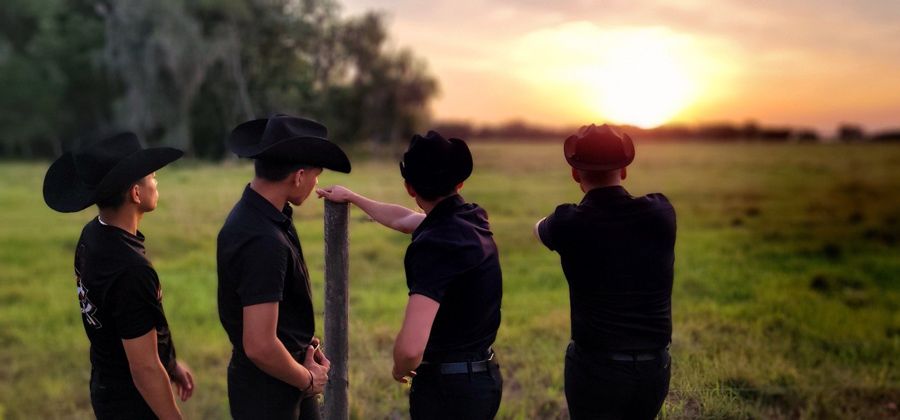 SUNSET & COWBOYS